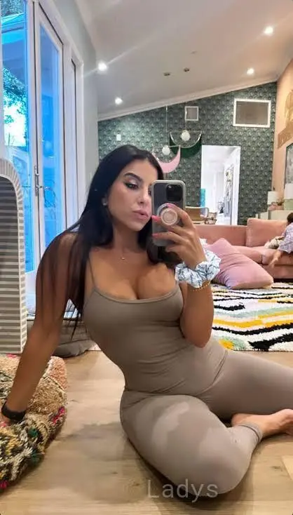 Sexy Lilly, 29 years beautiful nude Miami escorts girl, height 167 sm, Weight 56 kg