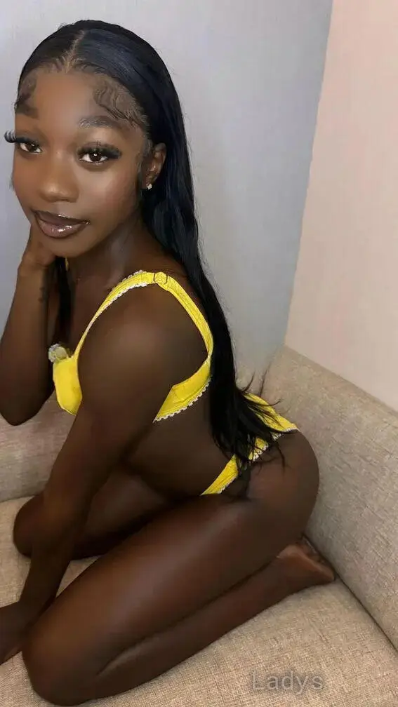 Skye, 22 years beautiful nude Miami escorts girl, height 156 sm, Weight 55 kg