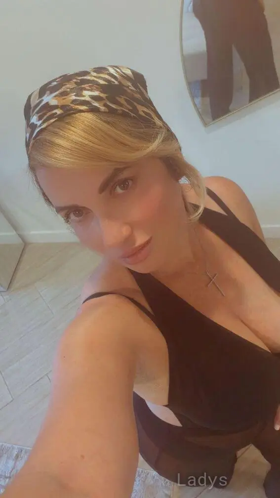 Susy, 36 years beautiful nude Miami escorts girl, height 167 sm, Weight 56 kg