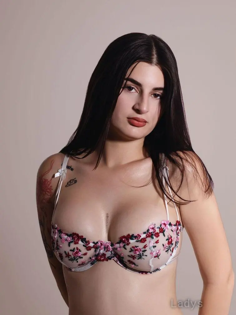 Valeria, 21 years beautiful nude Miami escorts girl, height 160 sm, Weight 50 kg