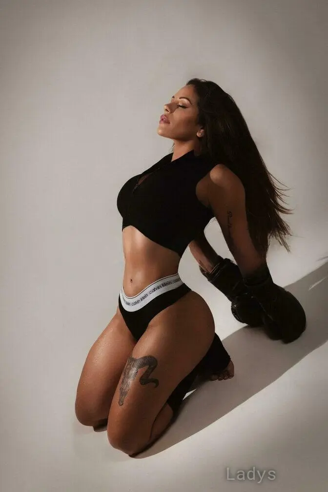 Ximena Arias, 24 years beautiful nude Miami escorts girl, height 160 sm, Weight 55 kg