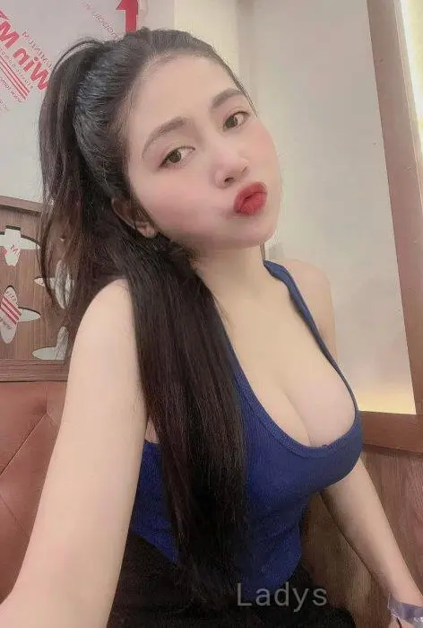 Moon, 23 years beautiful nude Mid Valley escorts girl, height 162 sm, Weight 49 kg
