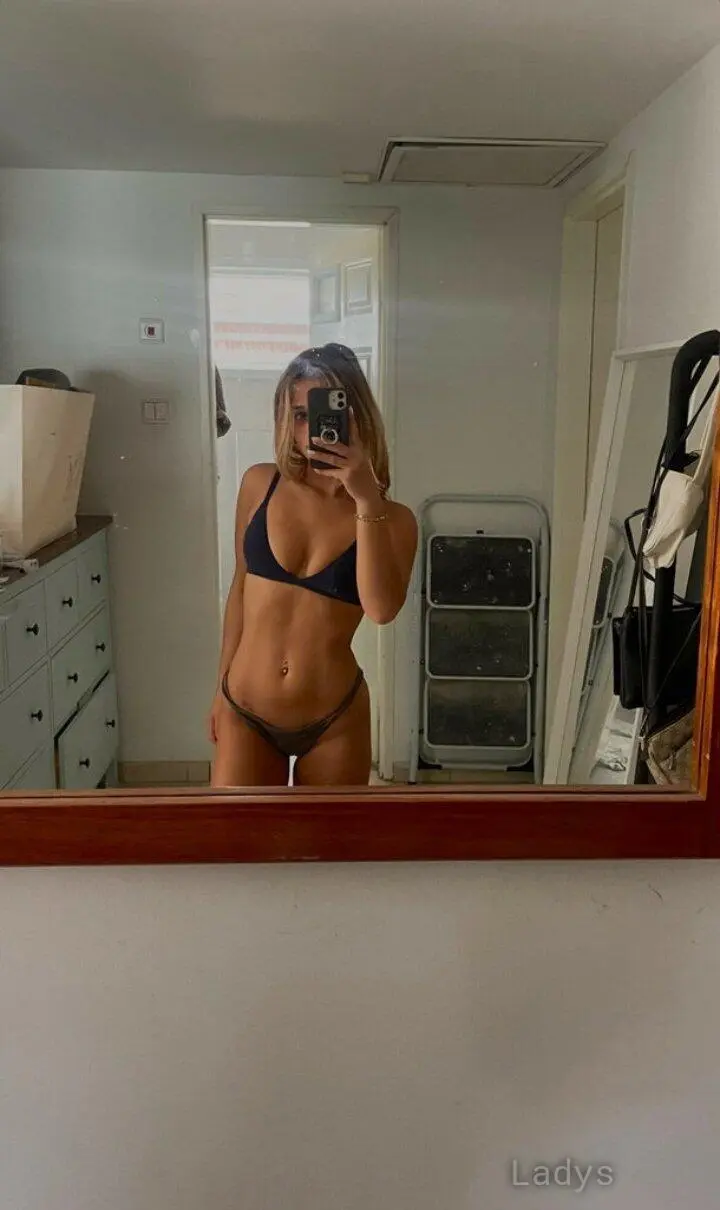 Emily, 28 years old Milan escort girl with big tits, height  sm, Weight  kg