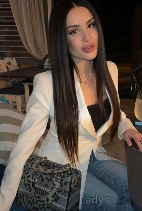 Alicia, 22 years beautiful nude Milan escorts girl, height 168 sm, Weight 52 kg