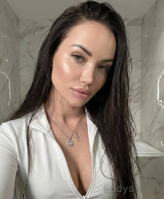 Alicia, 26 years beautiful nude Milan escorts girl, height 166 sm, Weight 57 kg