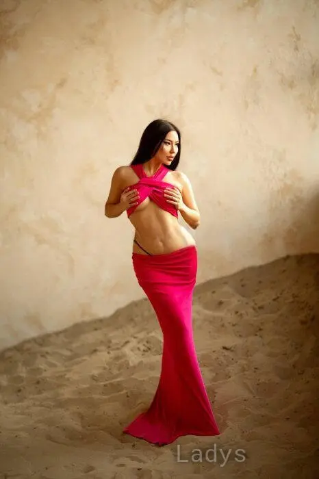 Amina, 21 years beautiful nude Milan escorts girl, height 170 sm, Weight 55 kg