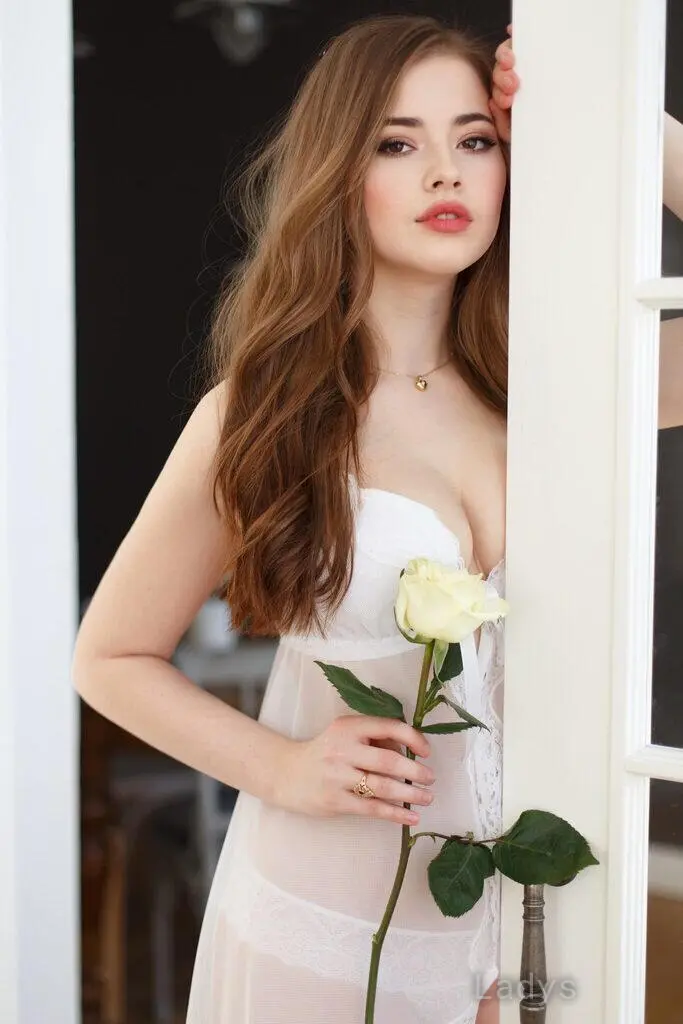 Angel, 25 years beautiful nude Milan escorts girl, height 175 sm, Weight 50 kg