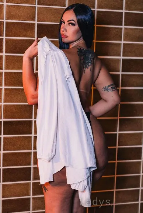 Enny, 26 years beautiful nude Milan escorts girl, height 169 sm, Weight 70 kg