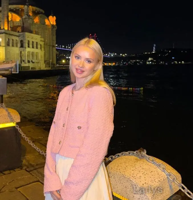 Jasmine, 22 years beautiful nude Milan escorts girl, height 167 sm, Weight 50 kg