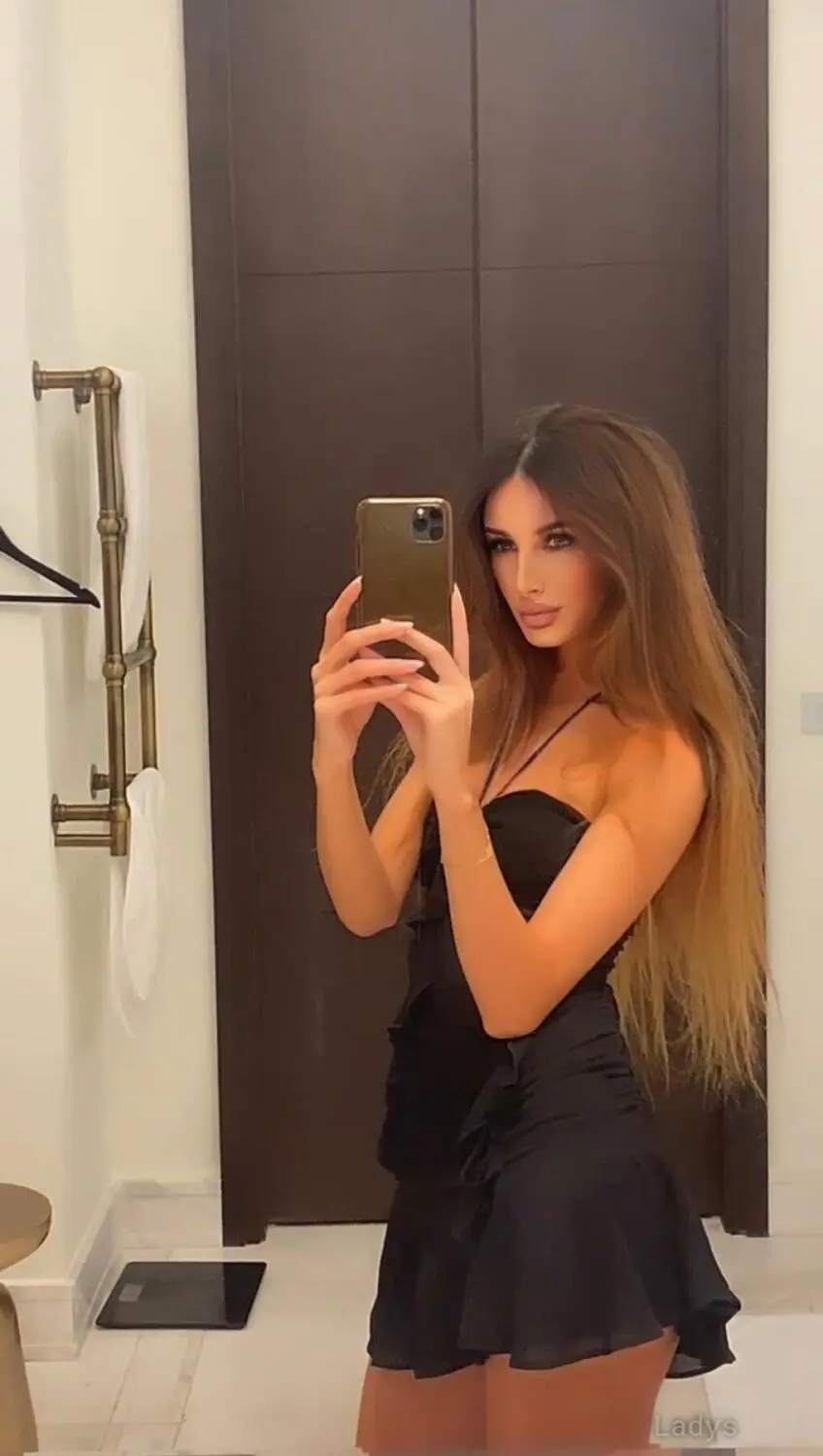 Leyla, 23 years beautiful nude Milan escorts girl, height 167 sm, Weight kg