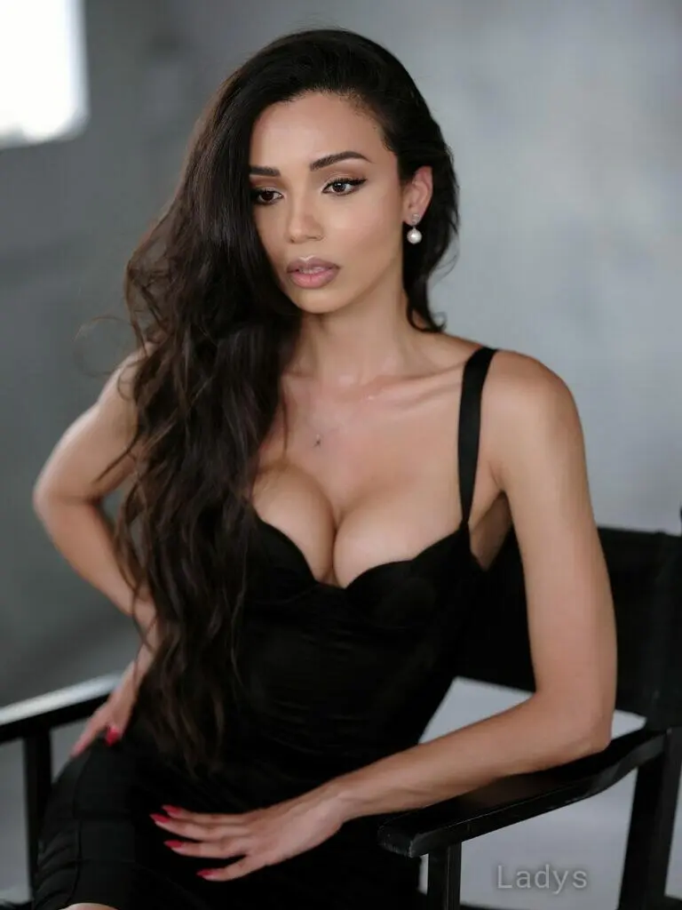 Martina, 26 years beautiful nude Milan escorts girl, height 171 sm, Weight 55 kg