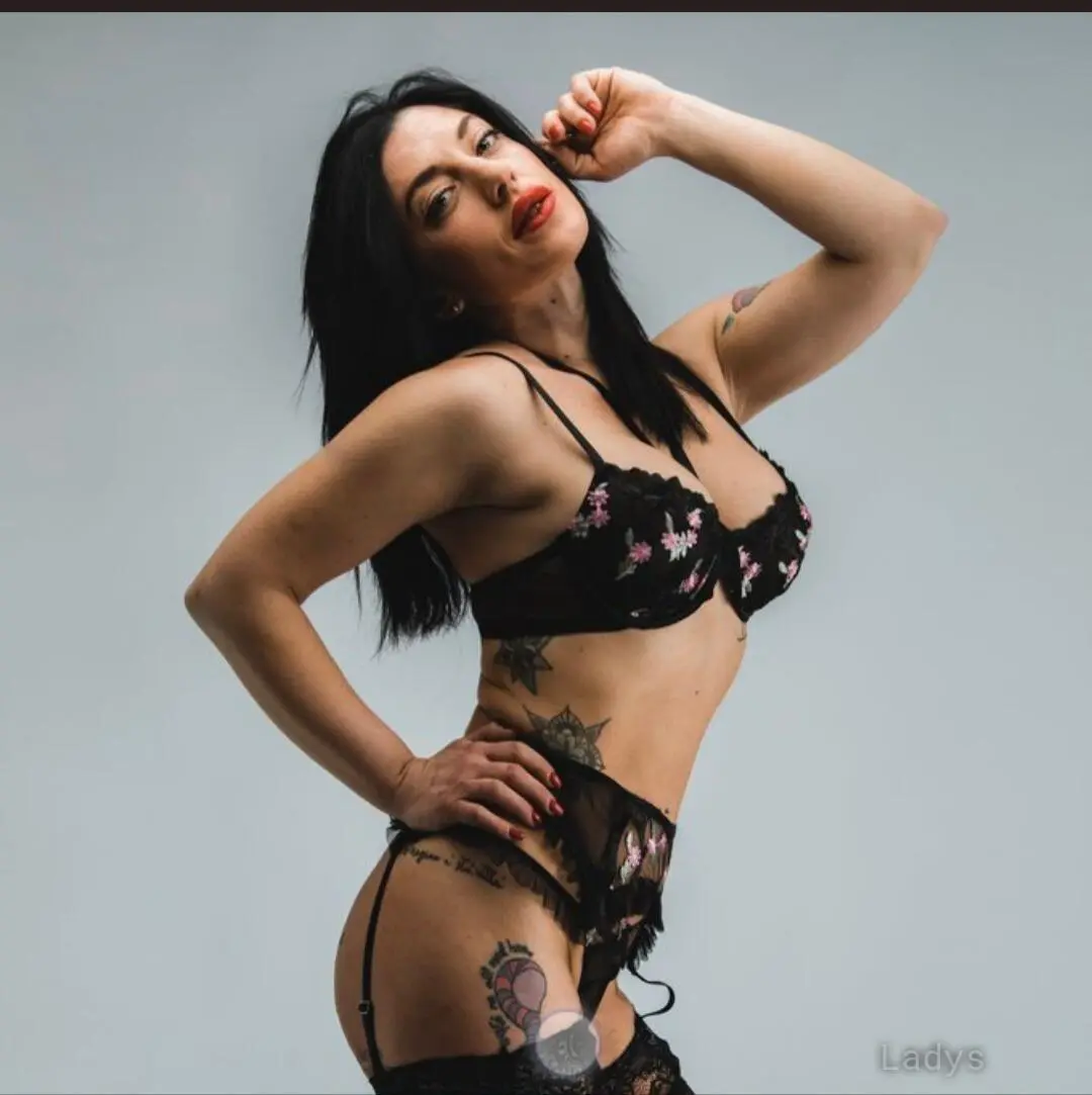 Sabrina Ice, 36 years beautiful nude Milan escorts girl, height 160 sm, Weight 55 kg