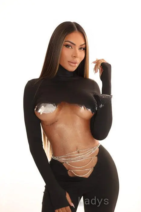 Samantha, 27 years beautiful nude Milan escorts girl, height 165 sm, Weight 61 kg