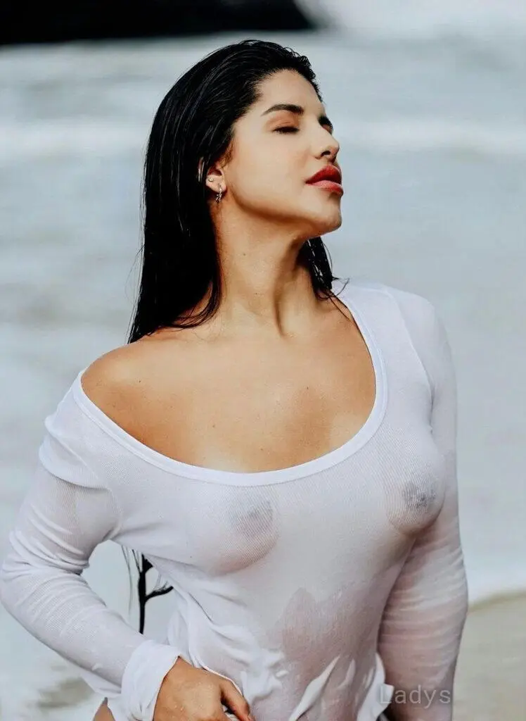 SOPHIA BRANT, 24 years beautiful nude Milan escorts girl, height 156 sm, Weight 56 kg