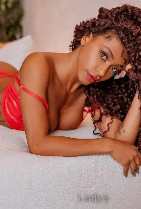 Yah Sants, 26 years beautiful nude Milan escorts girl, height 165 sm, Weight 59 kg