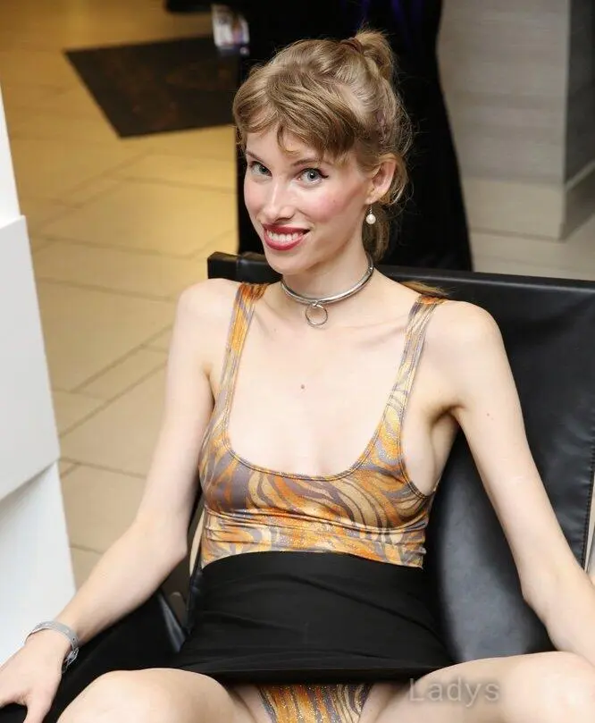Nausi, 27 years sexy toples Milan scorts girl, height 197 sm, Weight kg