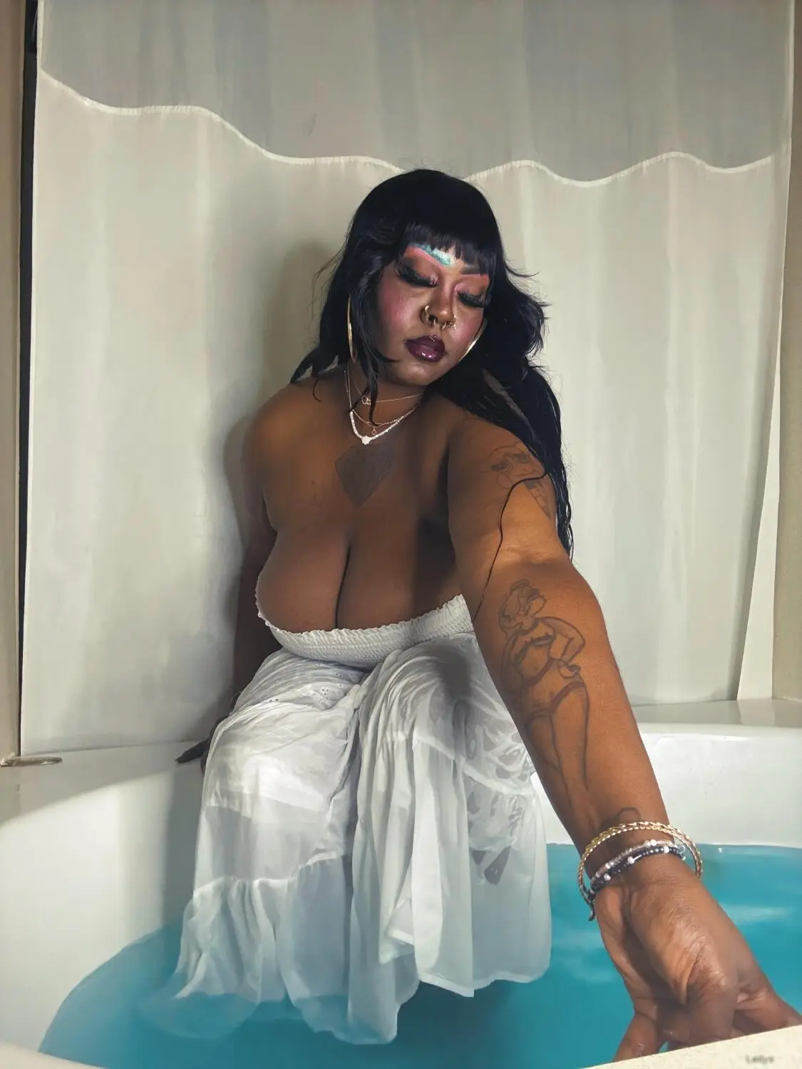 Amazon, 27 years beautiful nude Milwaukee escorts girl, height 191 sm, Weight 119 kg