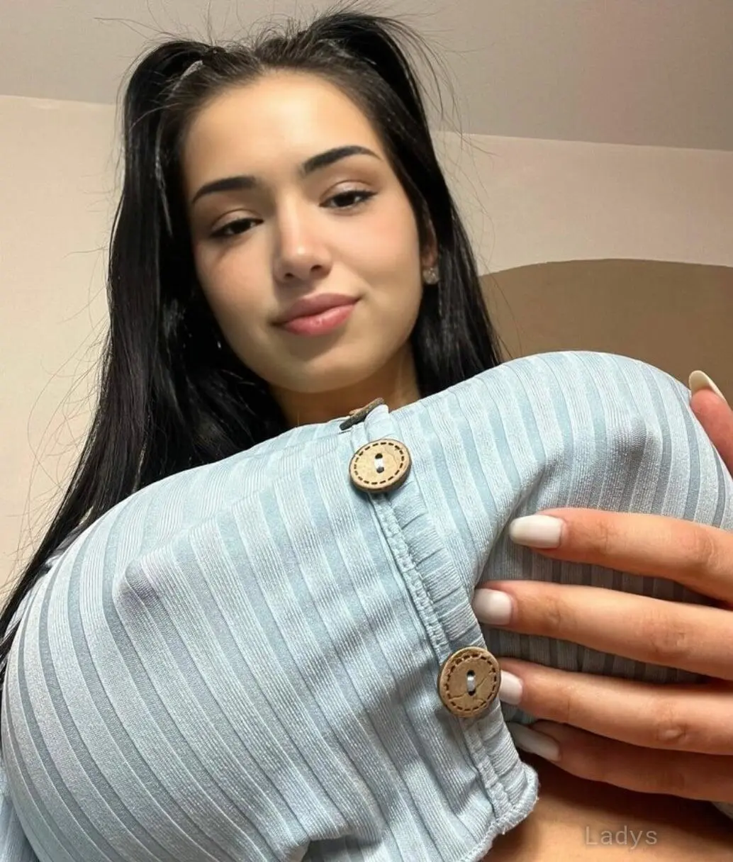 Fionaflickers, 20 years old Minneapolis escort girl with big tits, height 154 sm, Weight 50 kg