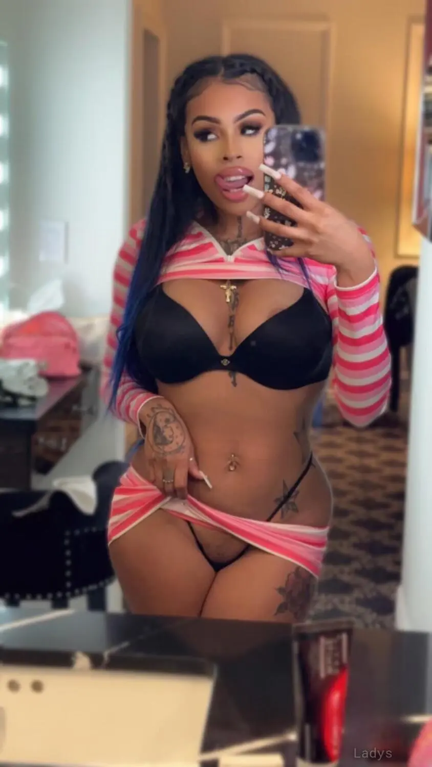 Desire, 20 years beautiful nude Minneapolis escorts girl, height 153 sm, Weight 59 kg