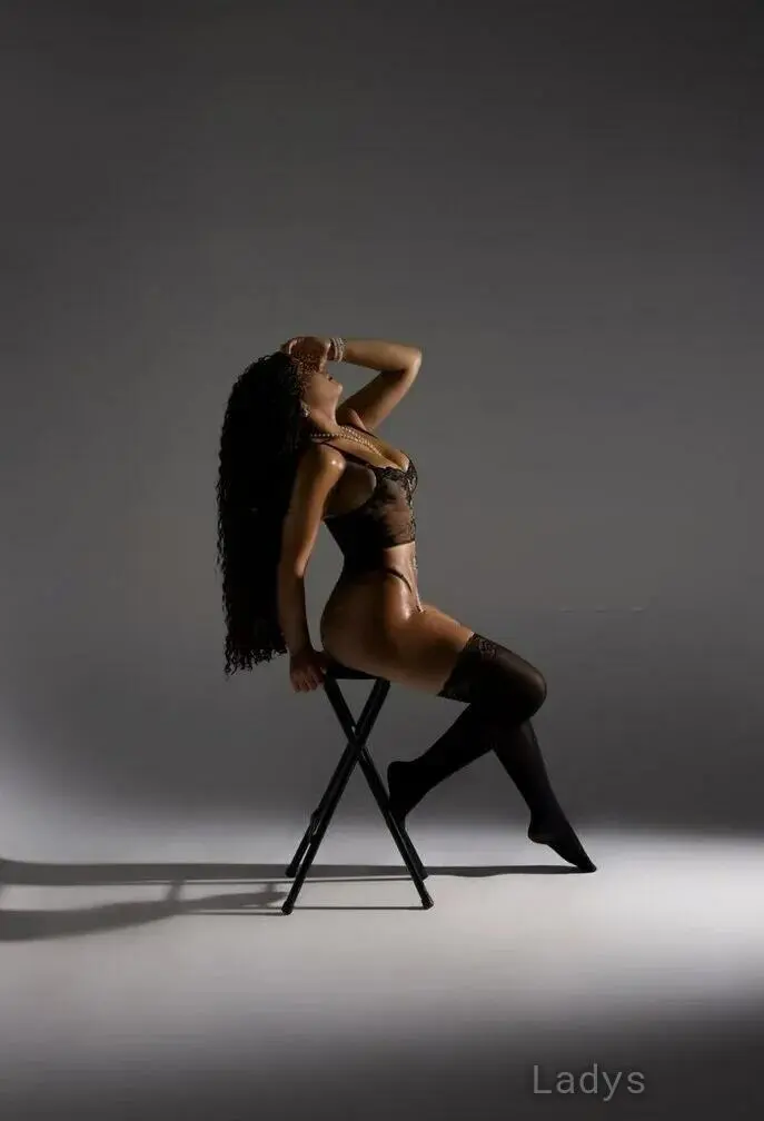 Diana Reyes, 23 years beautiful nude Minneapolis escorts girl, height 160 sm, Weight 50 kg