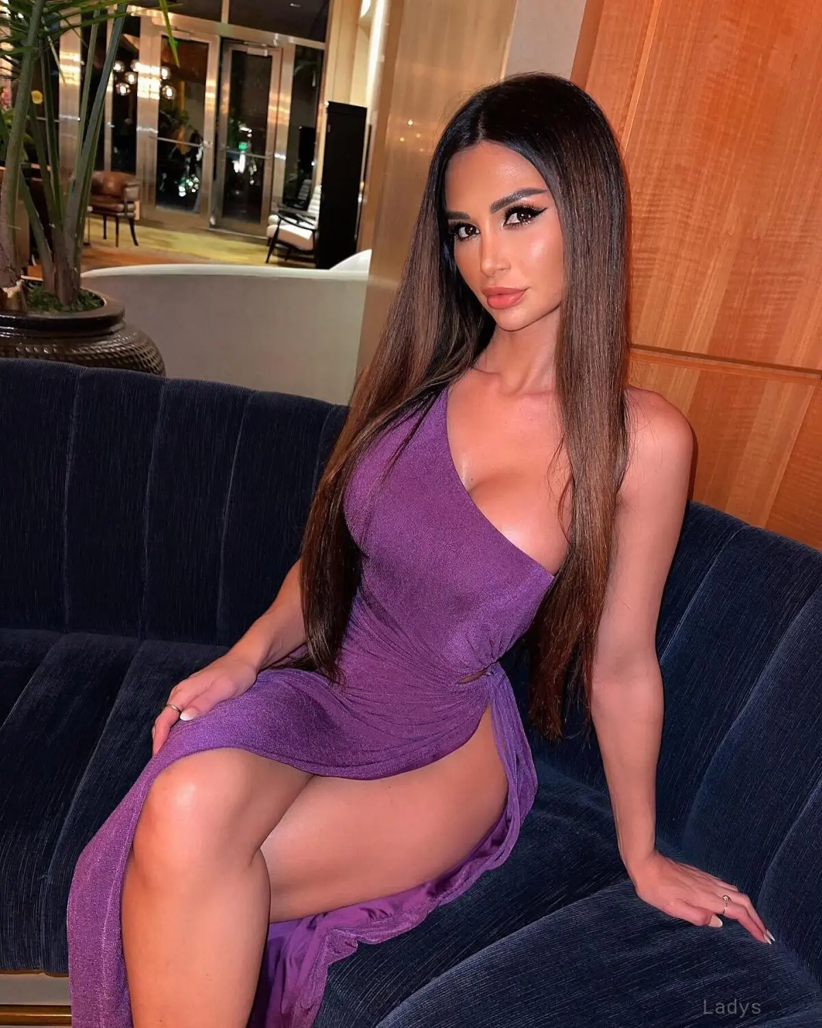 Eriana Blanco, 24 years beautiful nude Minneapolis escorts girl, height 171 sm, Weight 58 kg