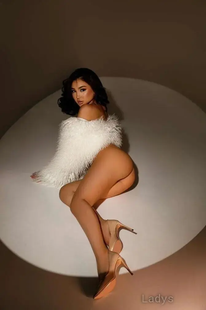 Monica, 23 years beautiful nude Minneapolis escorts girl, height 167 sm, Weight 58 kg