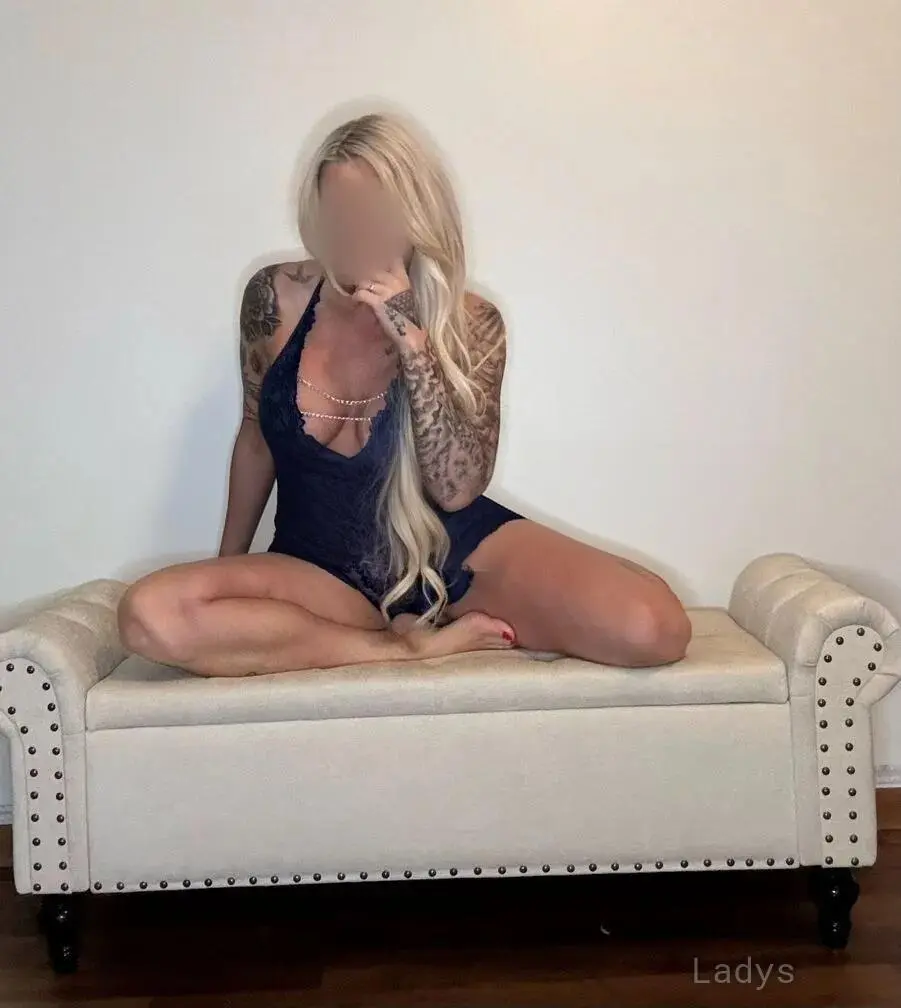 Tiffany, 35 years beautiful nude Minneapolis escorts girl, height 170 sm, Weight 64 kg