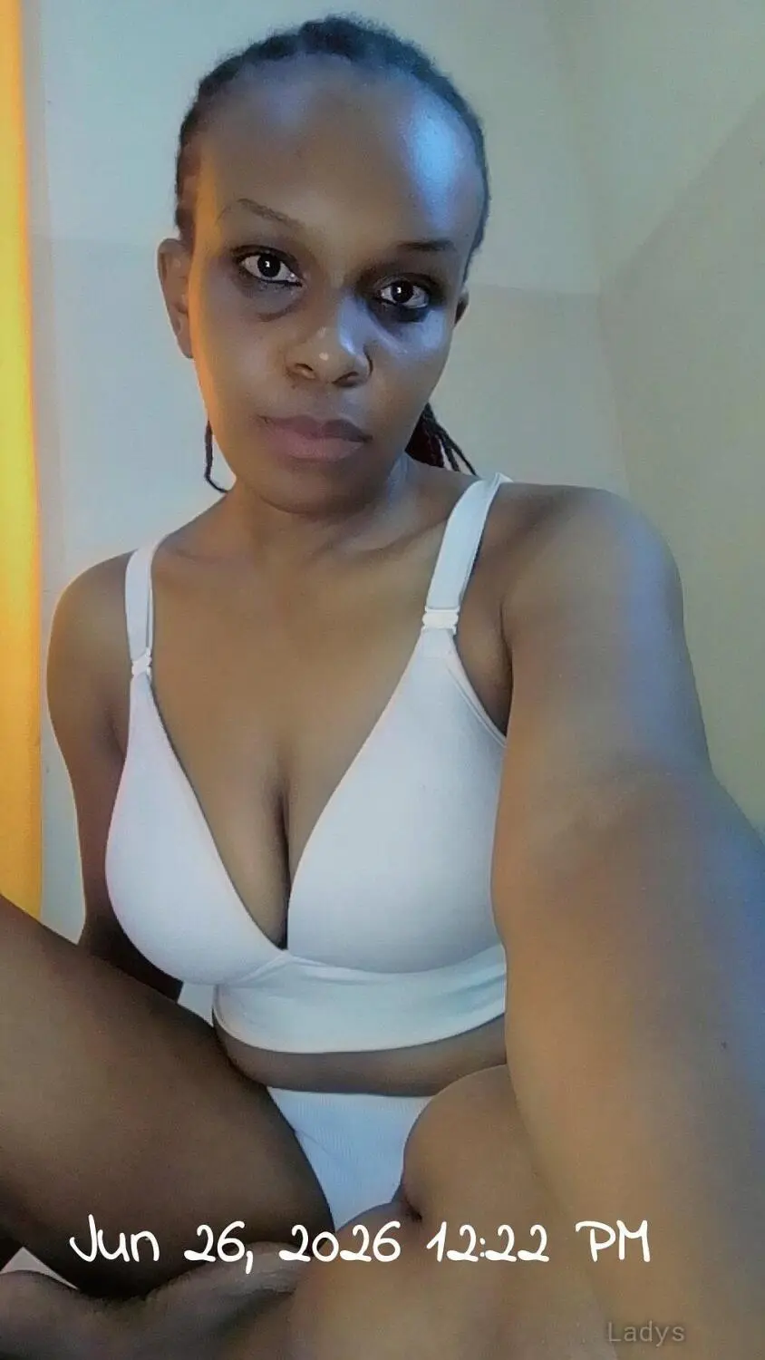 Reina, years old Mombasa escort girl with big tits, height sm, Weight kg