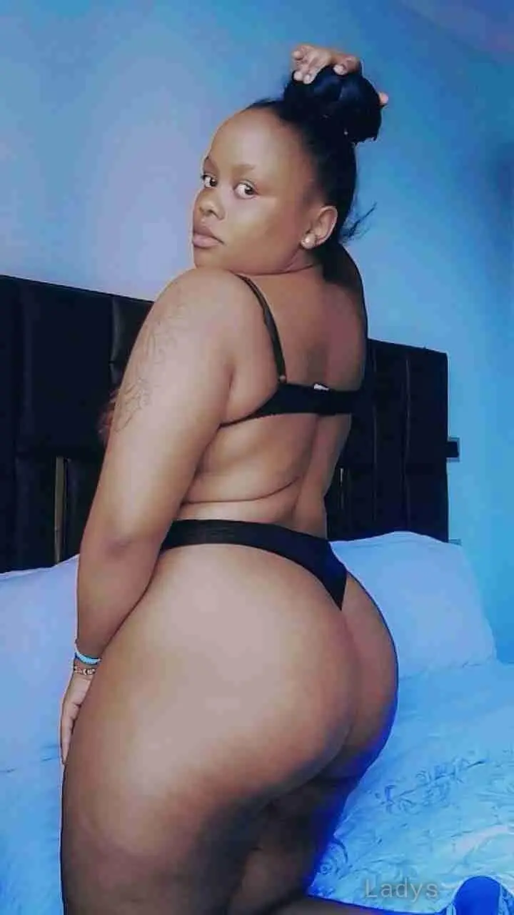 Liz, 20 years beautiful nude Mombasa escorts girl, height 156 sm, Weight  kg