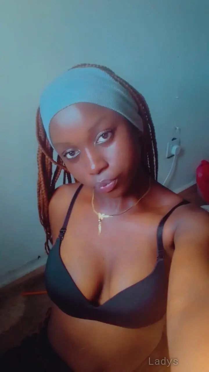 Royal, 22 years beautiful nude Mombasa escorts girl, height 150 sm, Weight  kg
