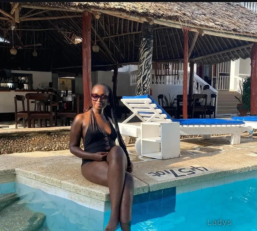 Wanji, 22 years beautiful nude Mombasa escorts girl, height 165 sm, Weight kg