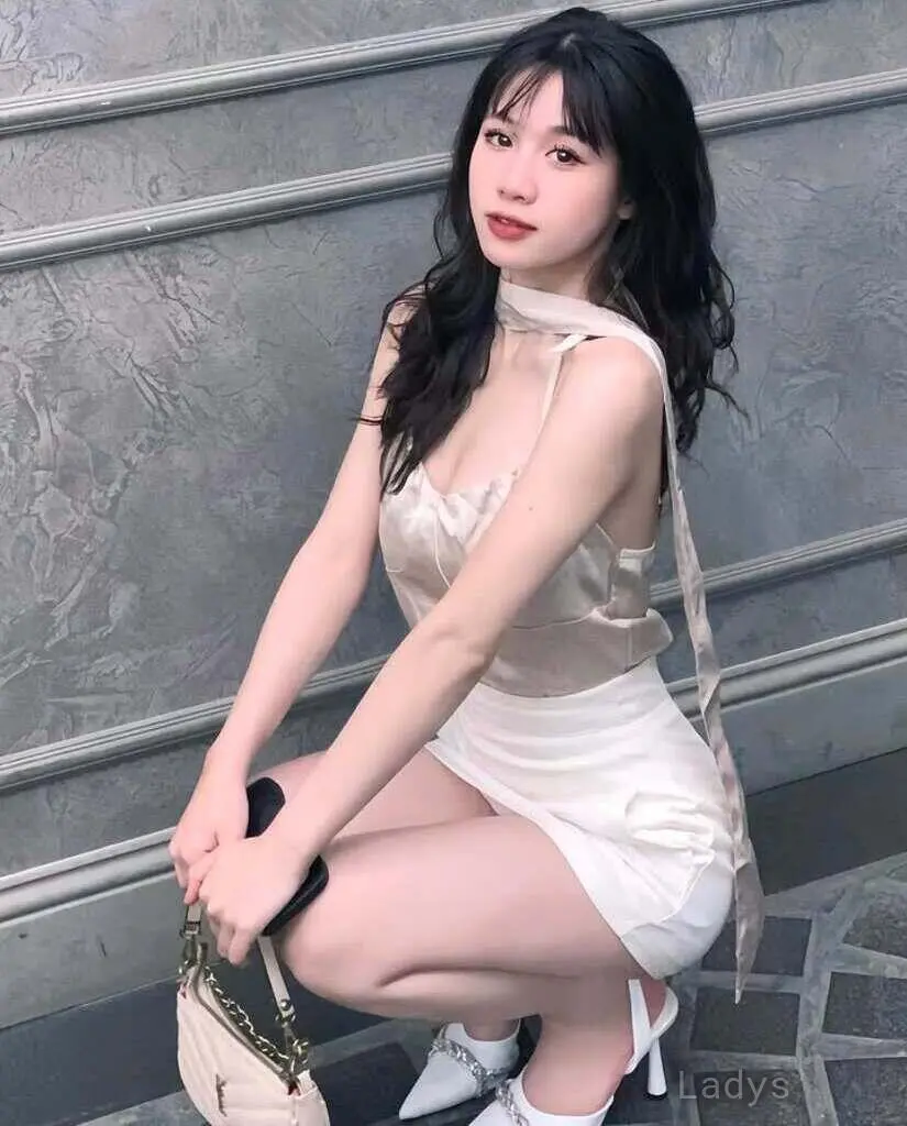 Sunny, 21 years beautiful nude Mont Kiara escorts girl, height 169 sm, Weight 45 kg