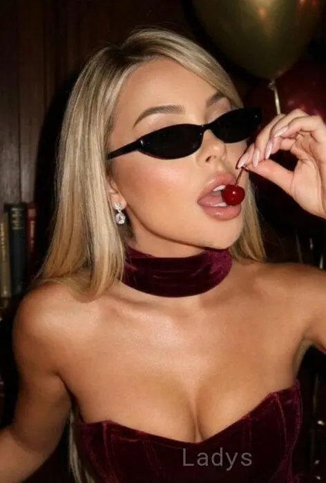 Gabriela, 22 years beautiful nude Monte Carlo escorts girl, height 158 sm, Weight 59 kg