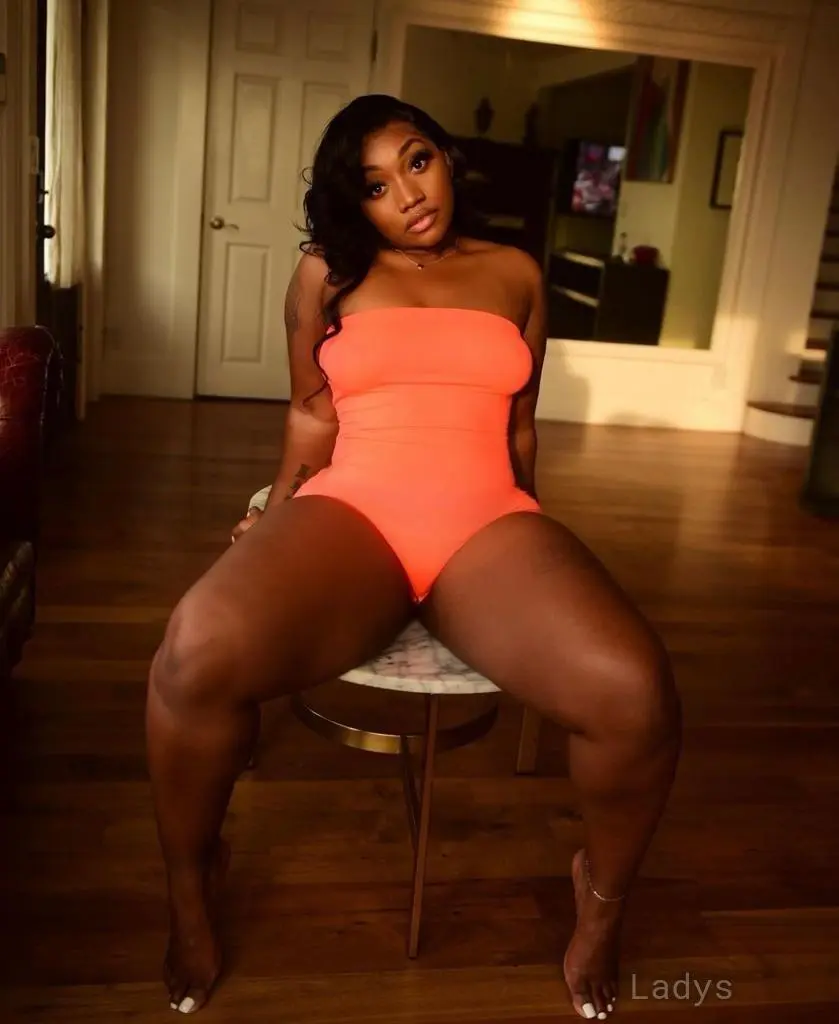 Ange, 26 years old Montreal escort girl with big tits, height 167 sm, Weight  kg