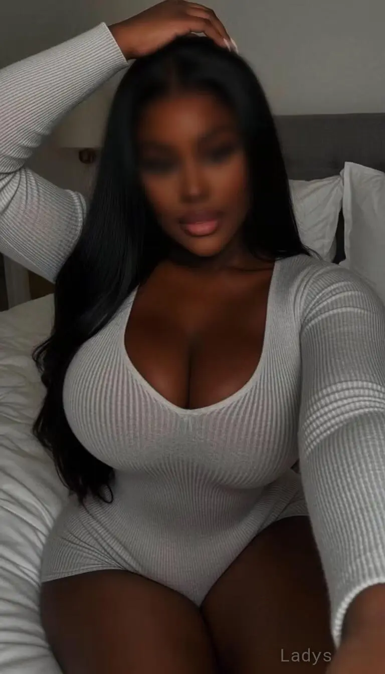 Ashley Lopez, 26 years beautiful nude Montreal escorts girl, height 174 sm, Weight 75 kg