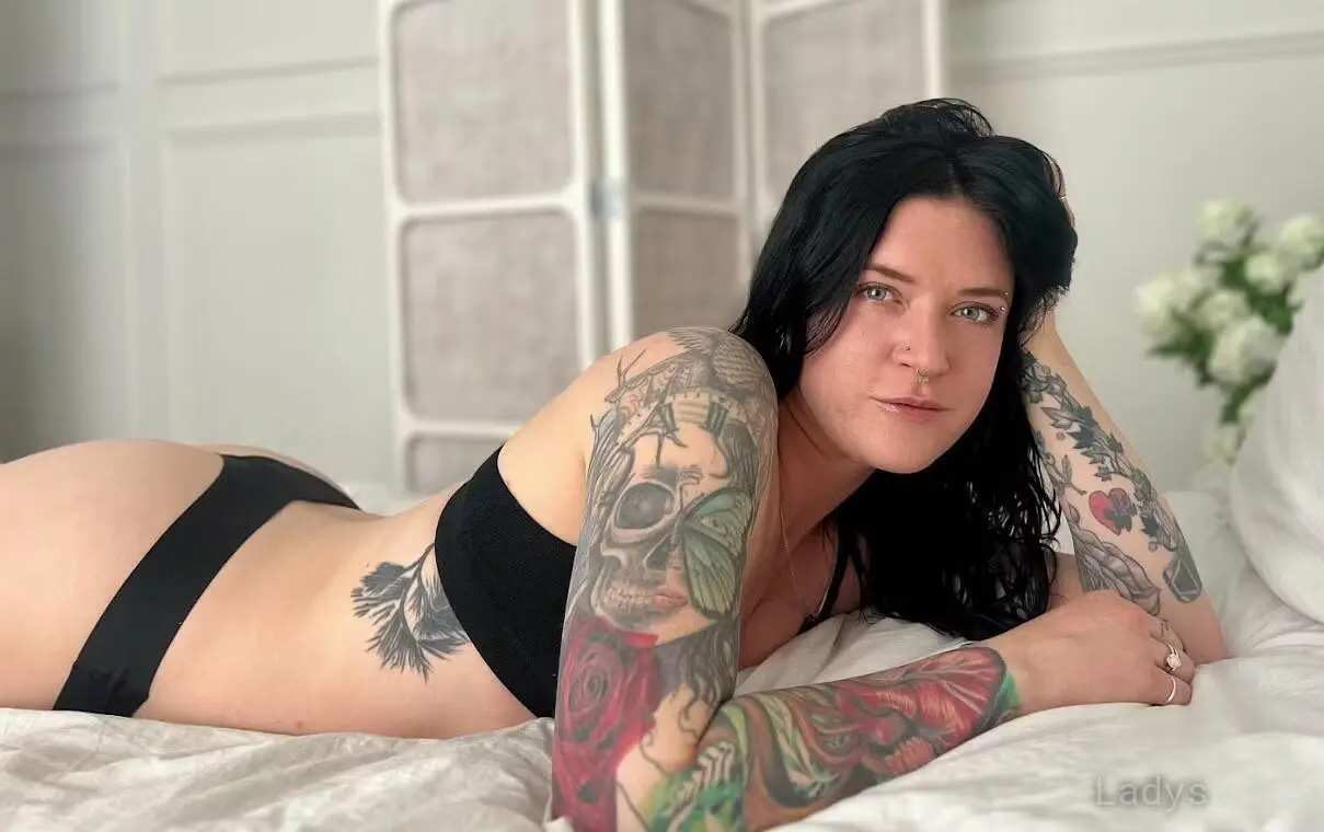Juno Ray, 30 years beautiful nude Montreal escorts girl, height 168 sm, Weight 55 kg