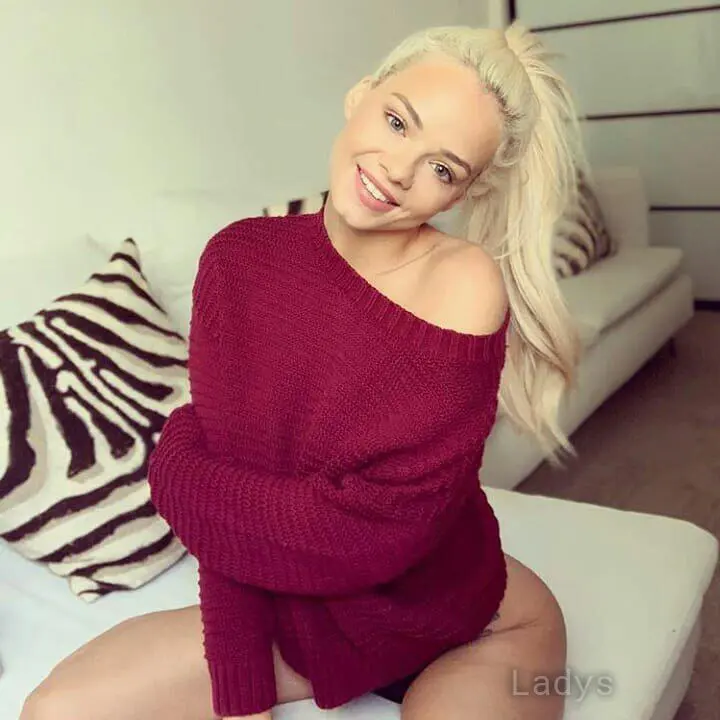 Rebecca, 27 years beautiful nude Montreal escorts girl, height 123 sm, Weight 37 kg