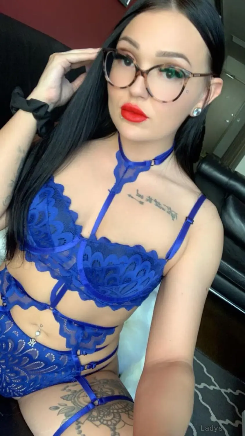 Valentina, 25 years beautiful nude Montreal escorts girl, height 153 sm, Weight 55 kg