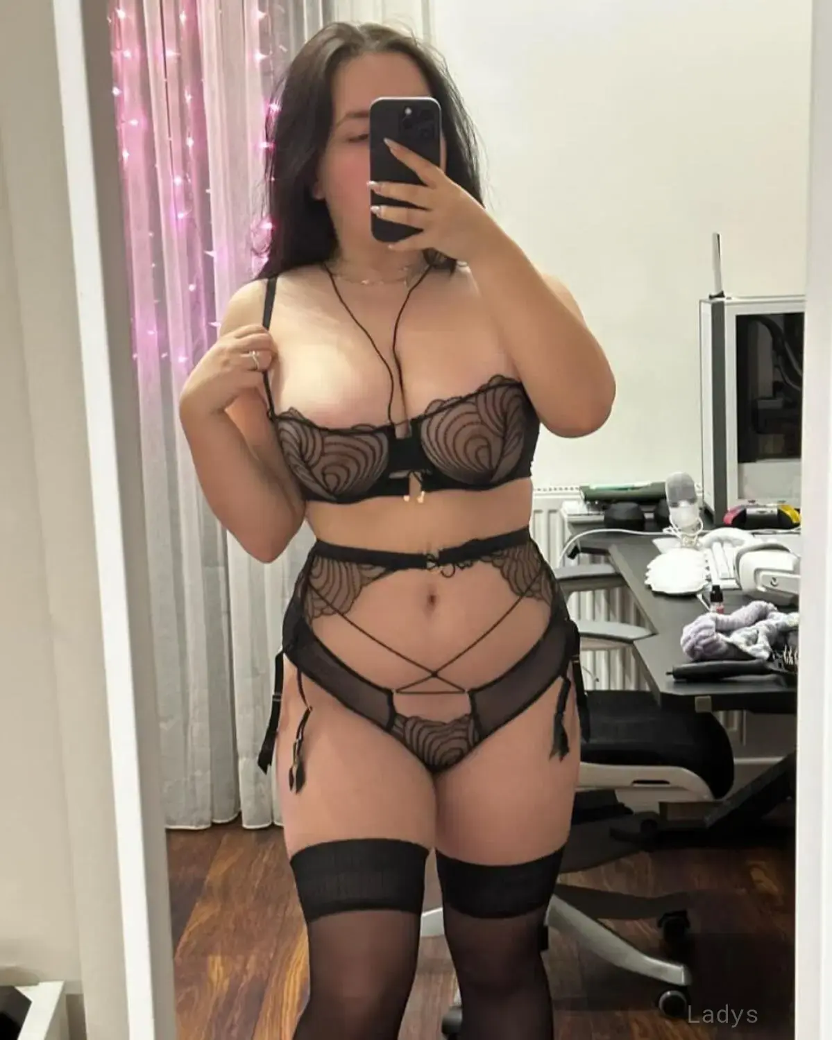 Haley, 26 years beautiful nude Montreuil escorts girl, height 165 sm, Weight 61 kg