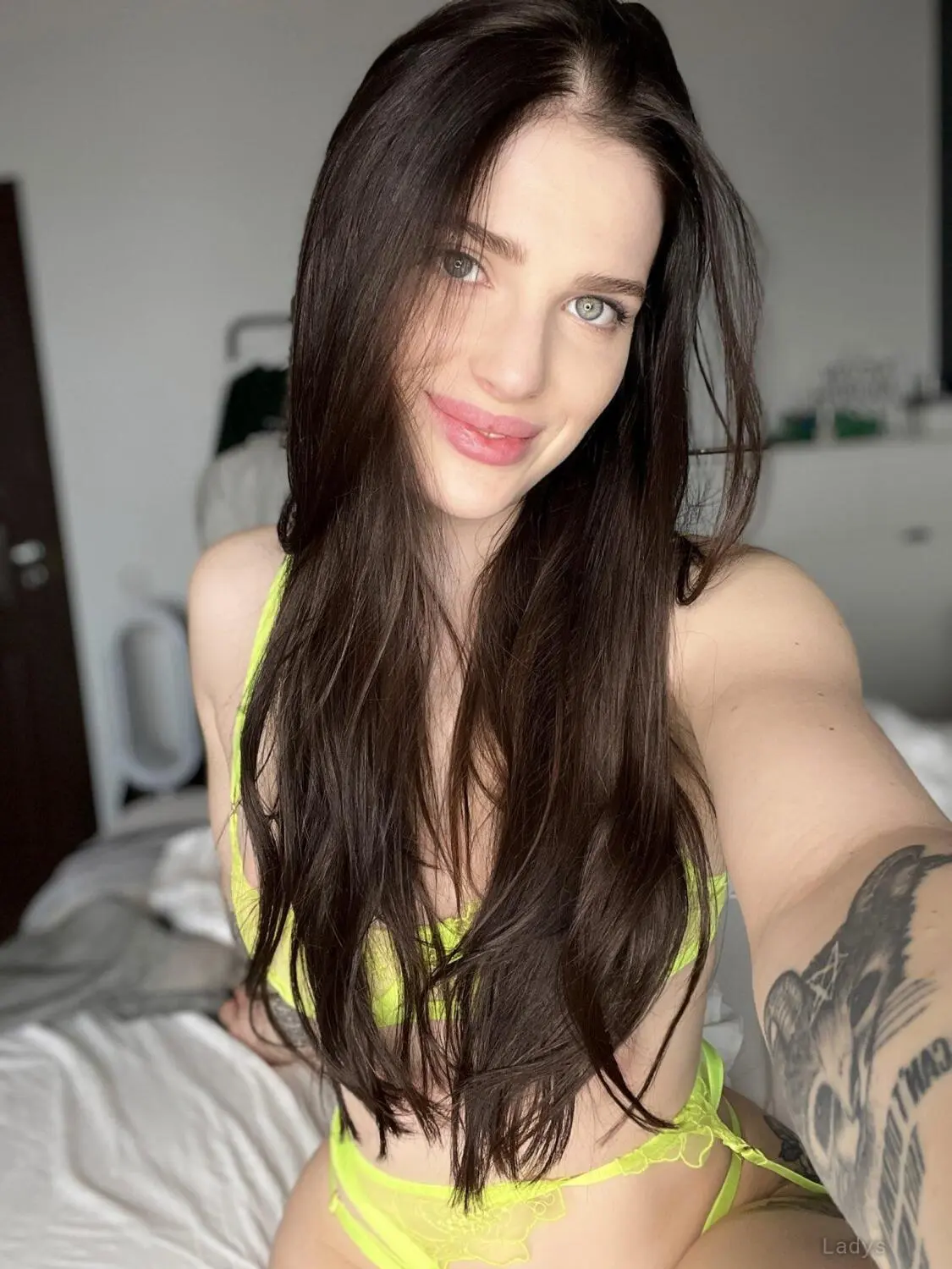 Olivia chiara, 18 years beautiful nude Mulhouse escorts girl, height 175 sm, Weight 55 kg