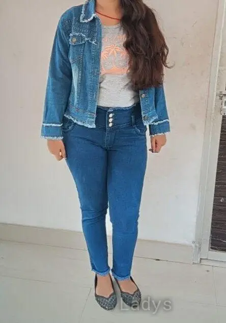 Anjali, 21 years old Mumbai escort girl with big tits, height 158 sm, Weight kg