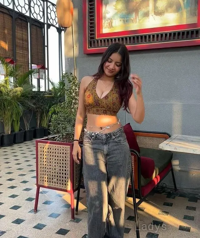 Himani, 23 years old Mumbai escort girl with big tits, height 154 sm, Weight kg