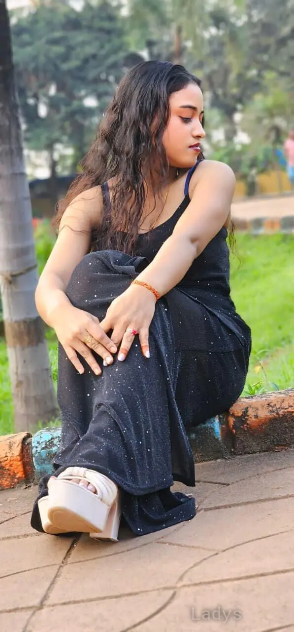 Janhvi, 25 years old Mumbai escort girl with big tits, height 153 sm, Weight kg