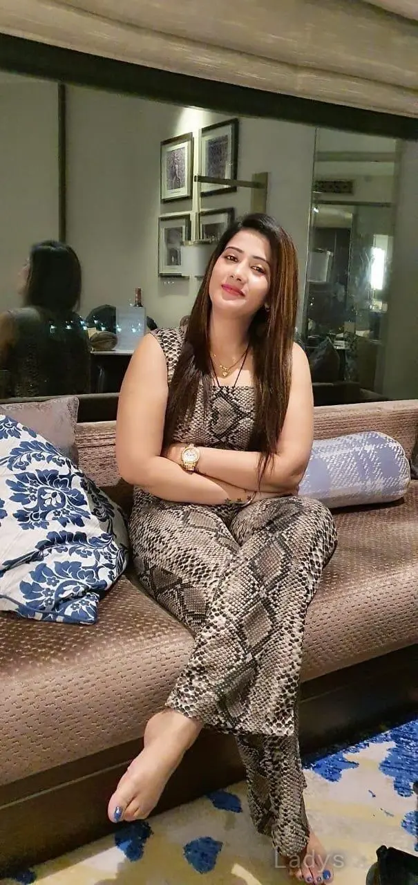 Komal, 22 years old Mumbai escort girl with big tits, height 123 sm, Weight  kg