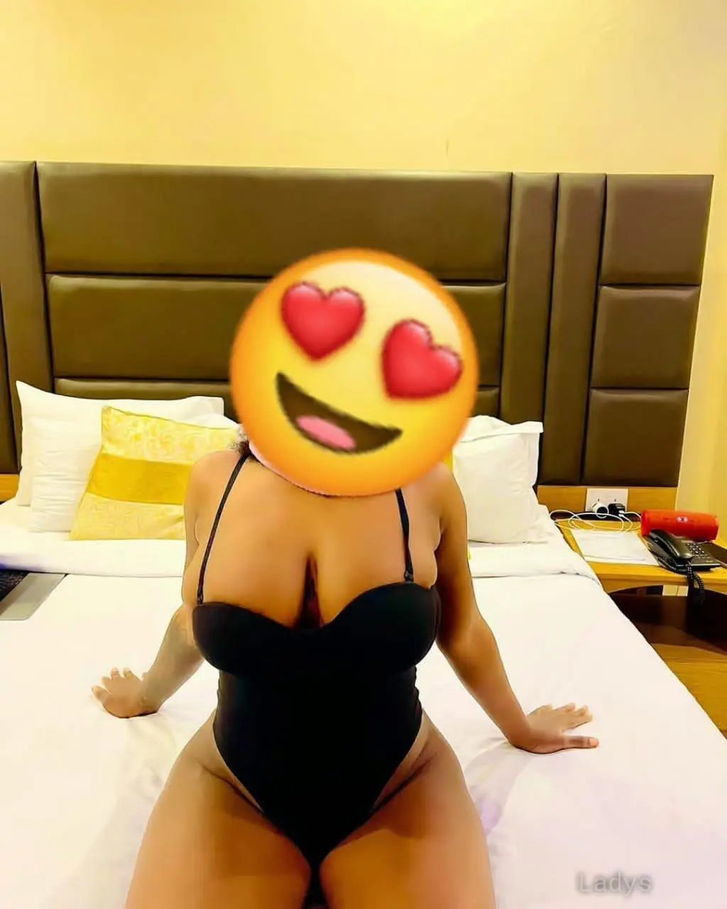 Lilly, 24 years old Mumbai escort girl with big tits, height 160 sm, Weight  kg