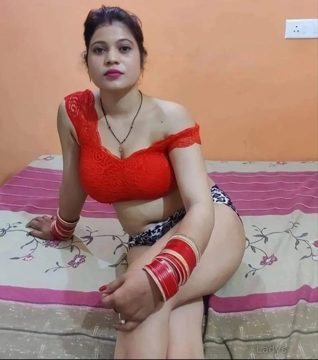 Pinky, 26 years old Mumbai escort girl with big tits, height 154 sm, Weight  kg