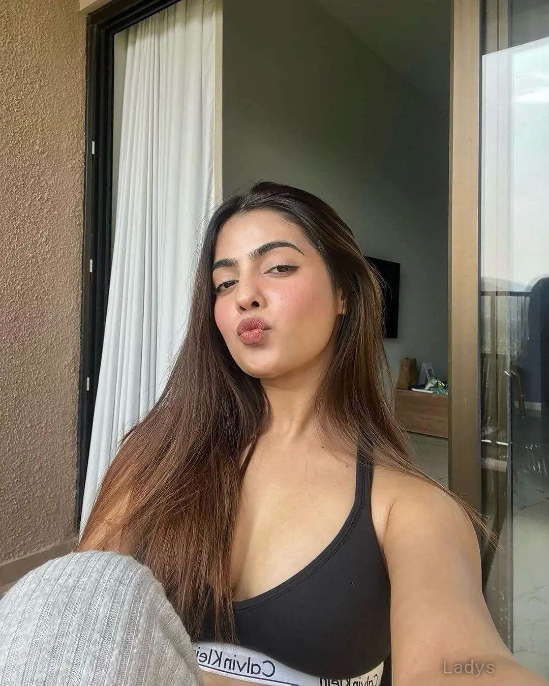 Purvi, 23 years old Mumbai escort girl with big tits, height 154 sm, Weight kg