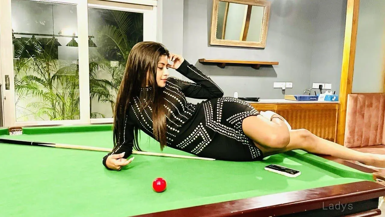 Seema, 21 years old Mumbai escort girl with big tits, height 165 sm, Weight kg
