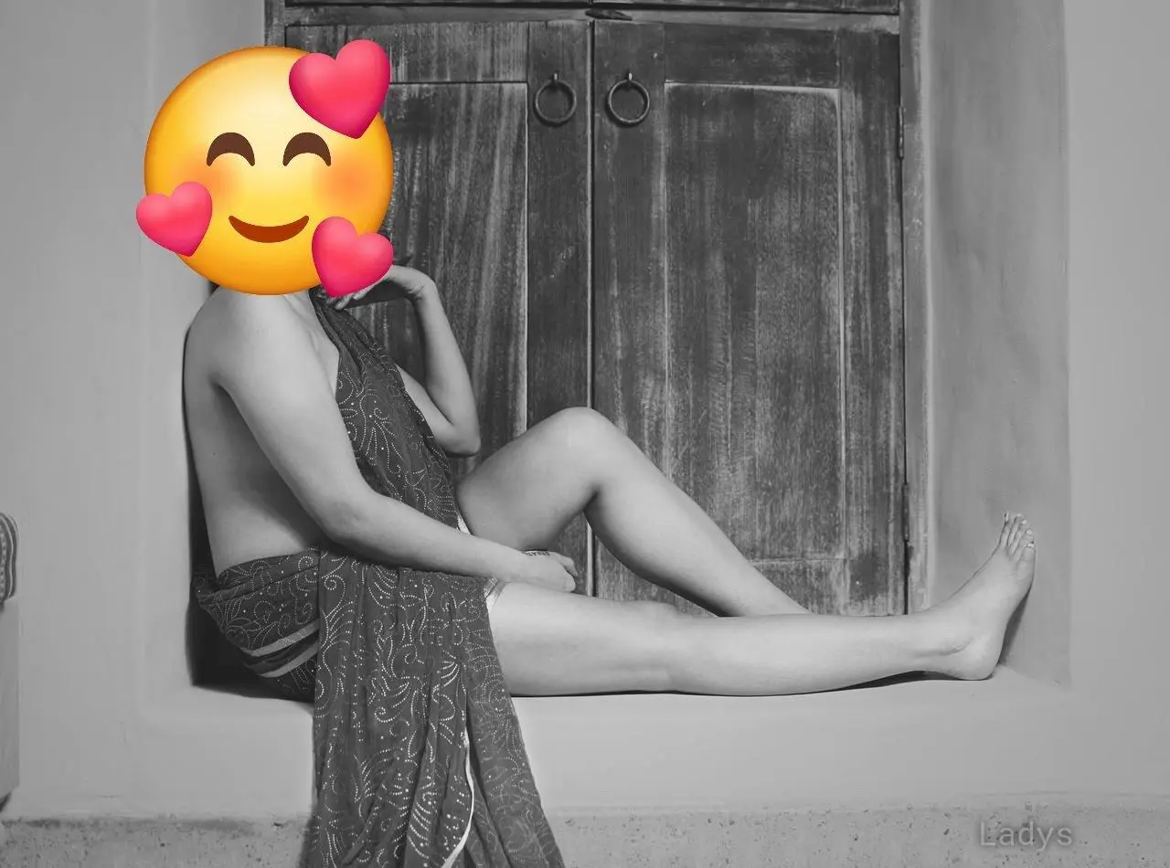 Sim Sharma, 38 years old Mumbai escort girl with big tits, height 154 sm, Weight  kg