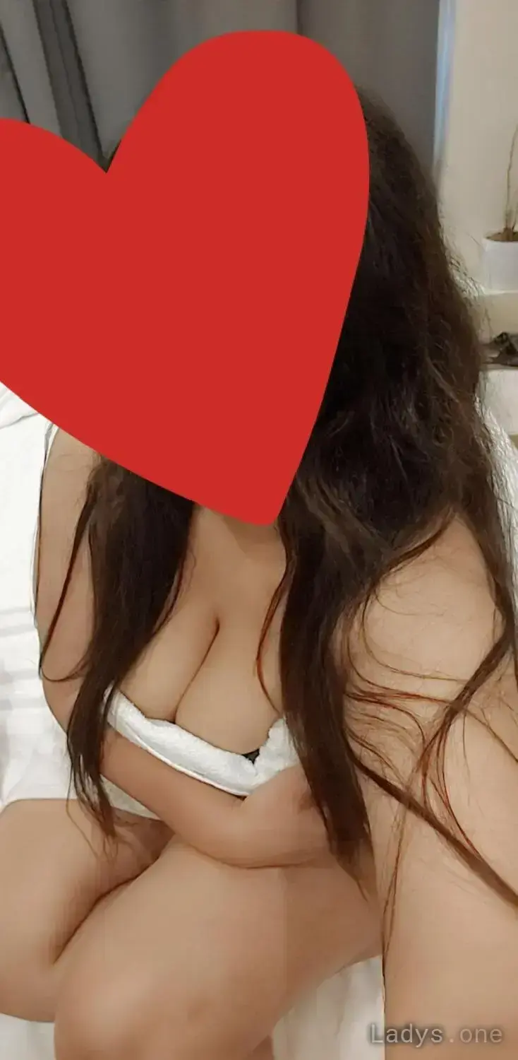 Sona, 25 years old Mumbai escort girl with big tits, height 167 sm, Weight  kg